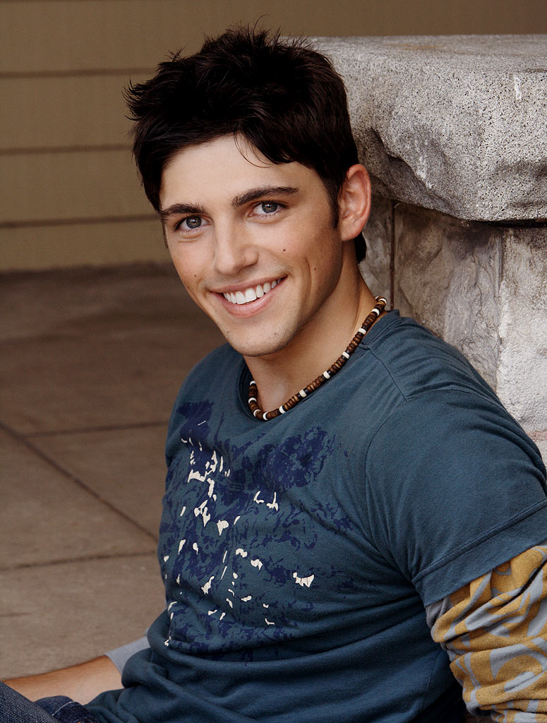 El guapísimo actor Robert Adamson, apareció en varias series y
